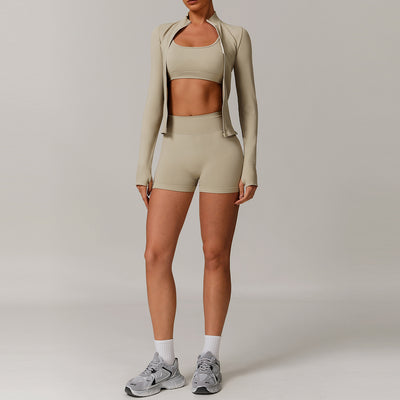 Feel unstoppable in this seamless beauty set.