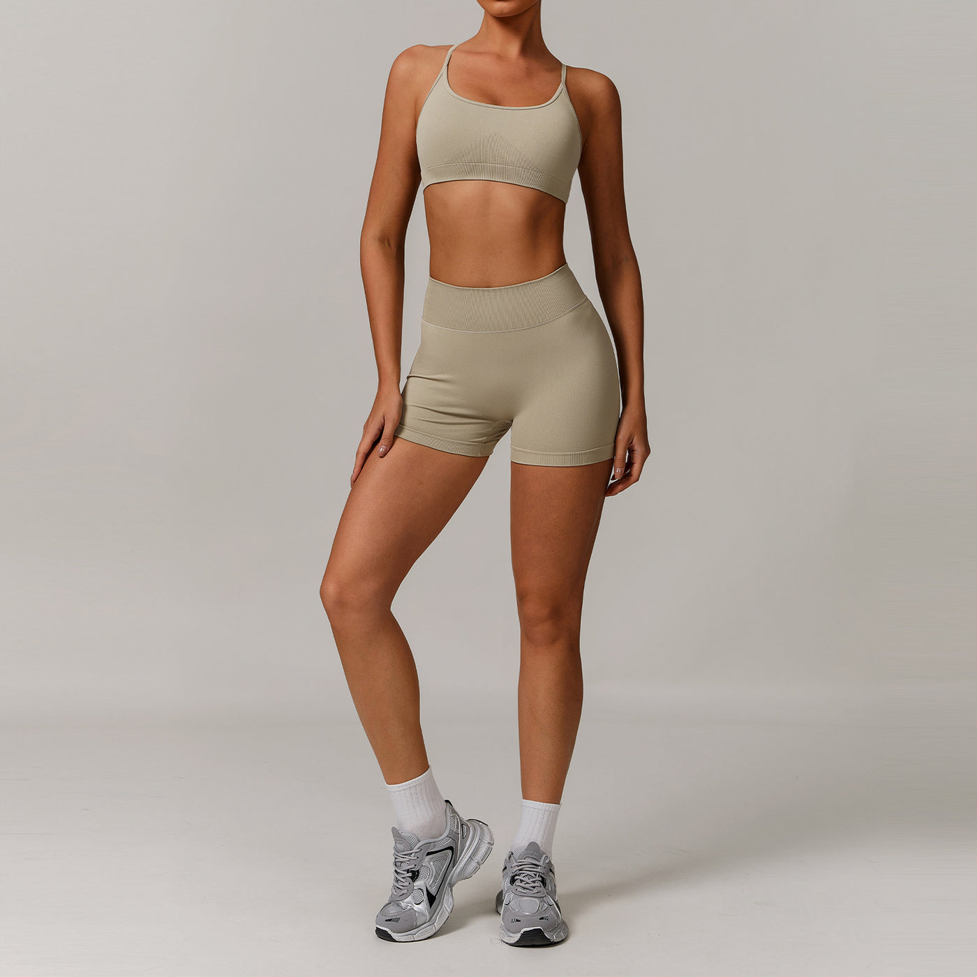 From sunrise yoga to evening runs – always ready.